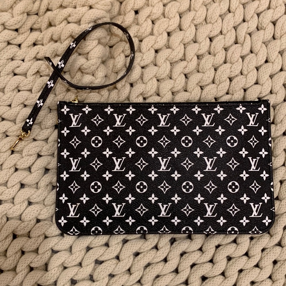 Louis Vuitton Jungle pochette (black)